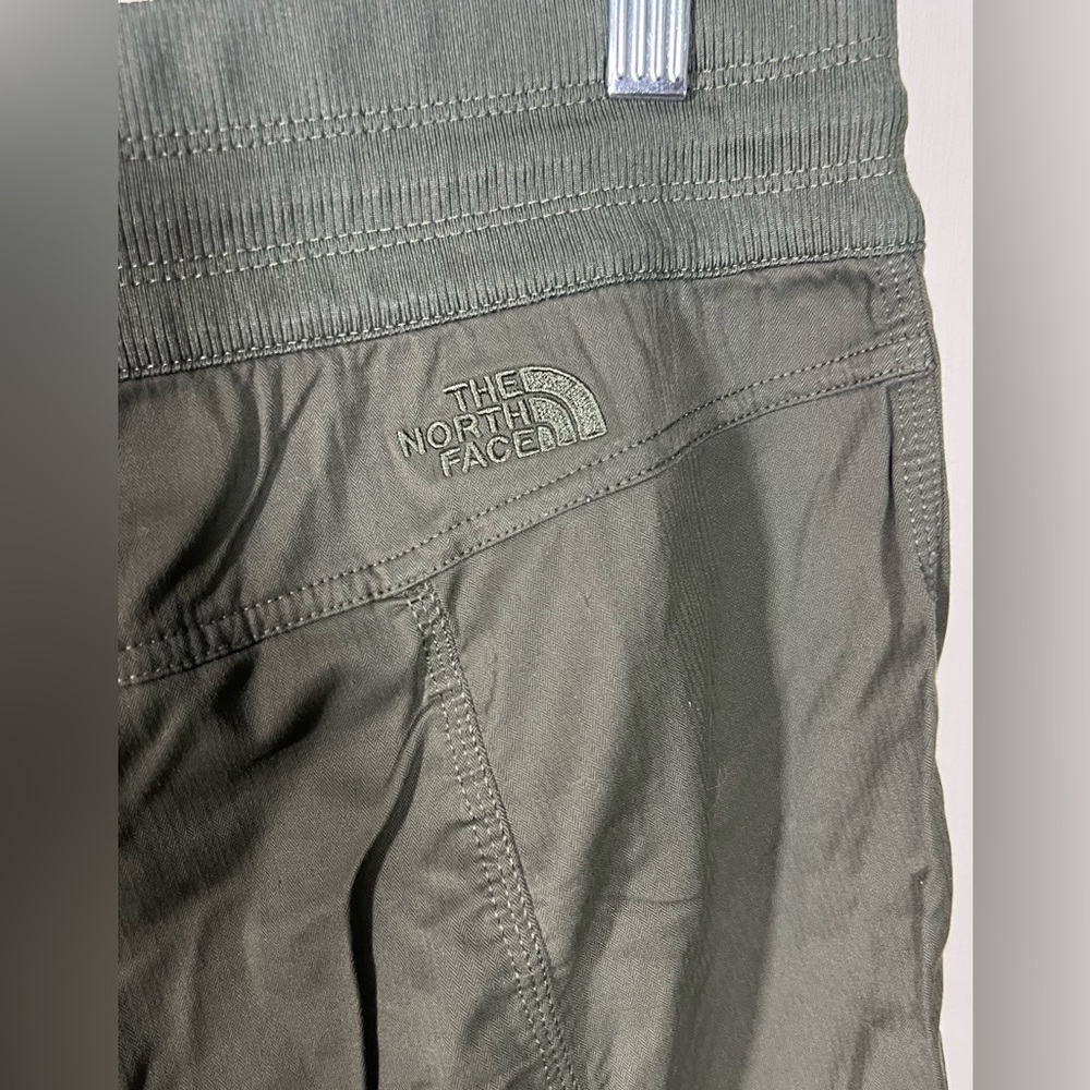 The North Face Aphrodite Cropped Dark Olive Drawstring pants - Picture 4 of 5